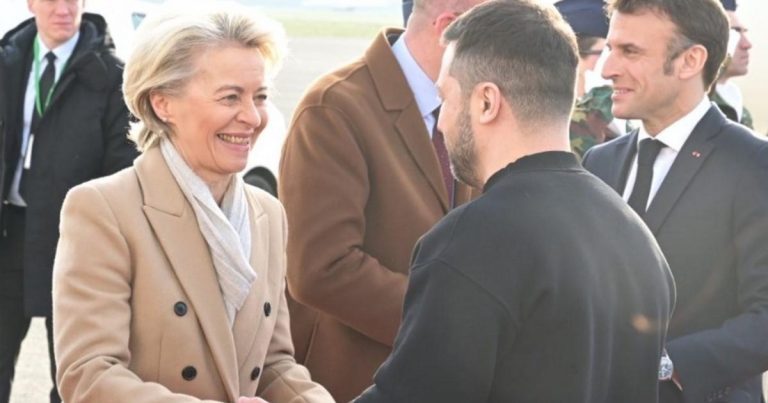 Makronu Ukraynaya rekord kredit ayırmağa razı salmağa çalışırlar – FT