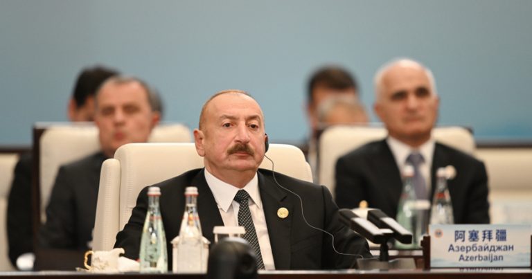 Ayağa qalxaraq alqışlanası strategiya – Politoloqdan SENSASİON YAZI