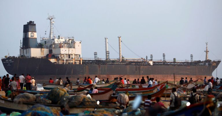 Hindistan Rusiya neftinə dair ittihamları rədd etdi