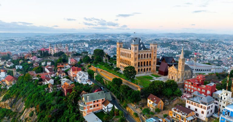 Madaqaskarda etirazlar fonunda hökumət istefa verdi