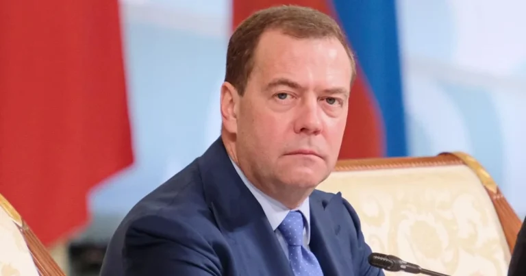 Medvedev Britaniya aktivlərini müsadirə etməklə hədələdi