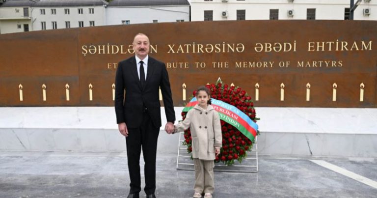 Hikmət Hacıyev Prezidentlə balaca Nilayın fotosu barədə paylaşım edib: “Danışan fotolar”