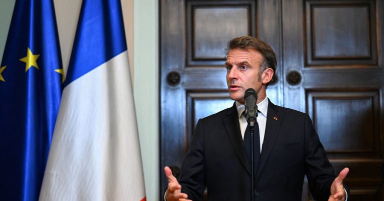 Makron: NATO Rusiyaya qarşı təmkinli davranmalıdır