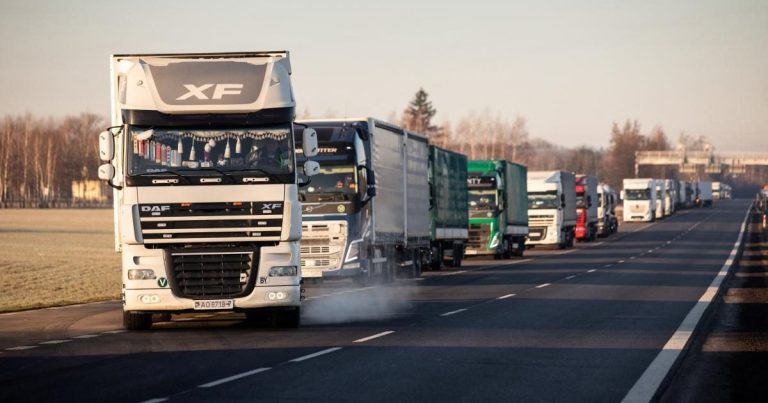 Ukrayna və Avropa İttifaqı yükdaşımalar üzrə vizasız rejimi uzatdı