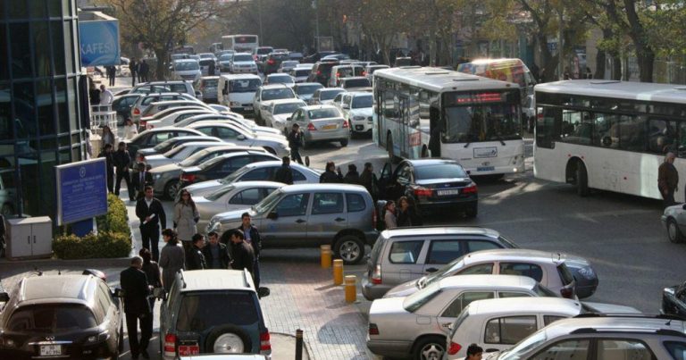 Bu ərazidə avtomobil saxlayan sürücülərin NƏZƏRİNƏ – 40 manat cərimə oluna bilərsiniz