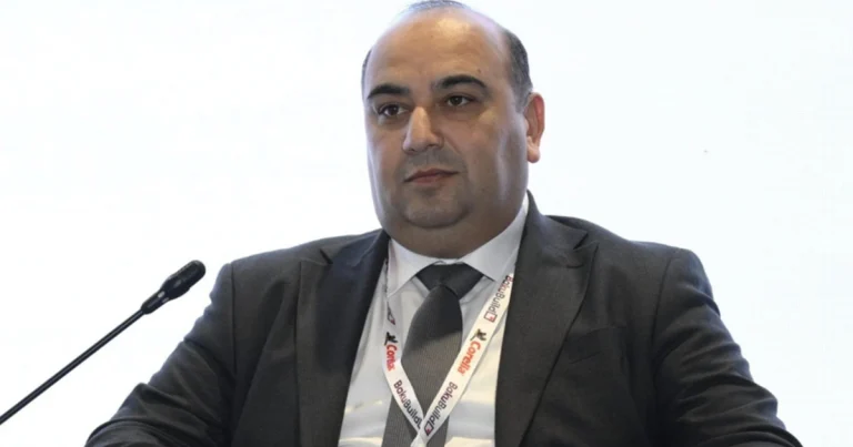 Tofiq İslamov vəzifəsindən azad edildi