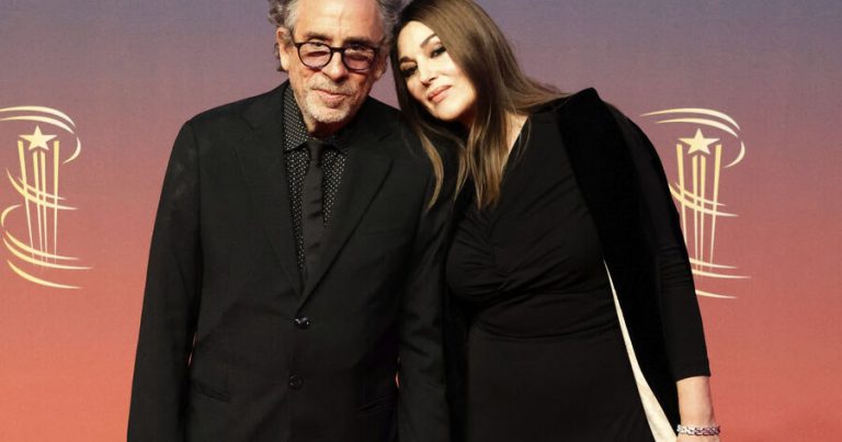 Monika Belluççi Tim Burtondan ayrılıb