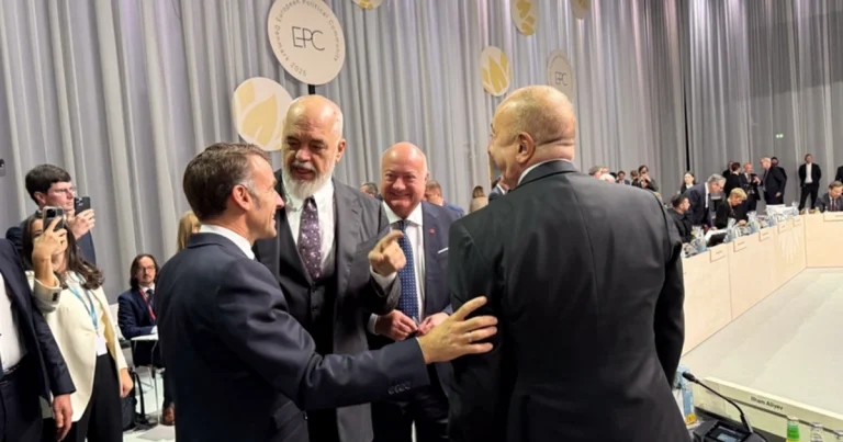 Edi Rama Emmanuel Makronla zarafatlaşdı: “Siz Azərbaycan və Albaniyanı da təbrik etməlisiniz”