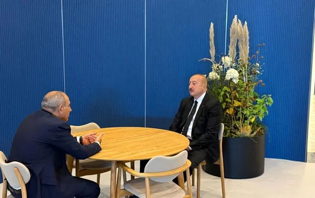 İlham Əliyevlə Nikol Paşinyan Kopenhagendə görüşdülər