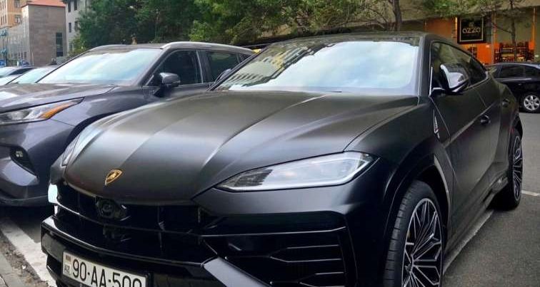 Ramiz Mehdiyevin nəvəsi Bakıda yarım milyonluq “Lamborcini” ilə… – VİDEO