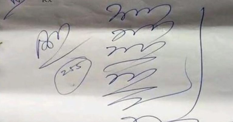 Hindistanda həkimlərdən oxunmayan əl yazısını düzəltmələri tələb olunur