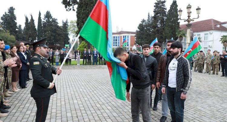 Oğlunu hərbi xidmətə yola salan generalla bağlı maraqlı məlumatlar – Xəlilov kimdir?