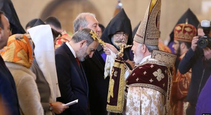 Katolikosu II Qareginin qardaşı və qardaşı oğluna qarşı açılmış cinayət işinin materialları məhkəməyə təqdim edilib