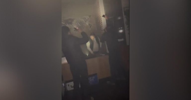 “Yanğın zamanı bağlı olan qapı təxliyə üçün olmayıb” – Rəsmi – VİDEO “Yanğın zamanı bağlı olan qapı təxliyə üçün olmayıb” – Rəsmi – VİDEO