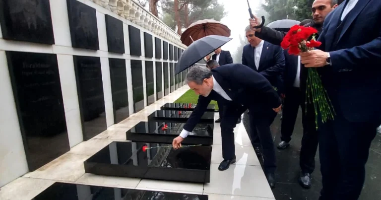 Seyid Abbas Əraqçı Şəhidlər xiyabanını ziyarət edib