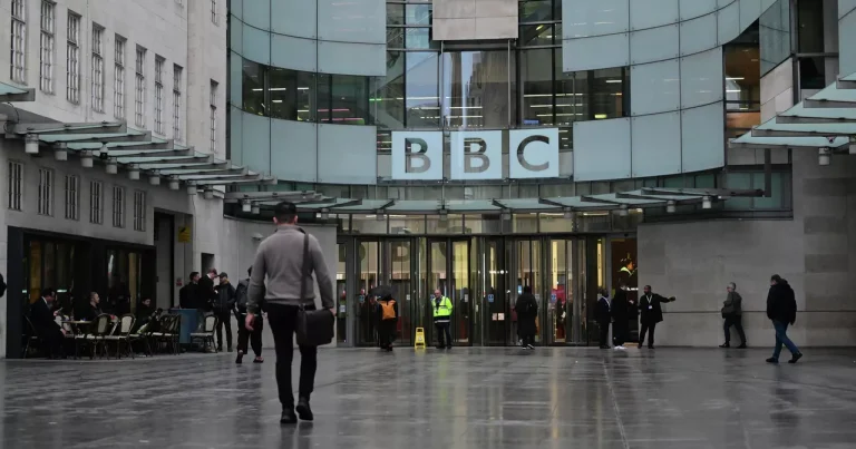 Tramp çıxışını montajlamaqda ittiham etdiyi BBC-yə qarşı milyardlarla dollarlıq iddia qaldırıb