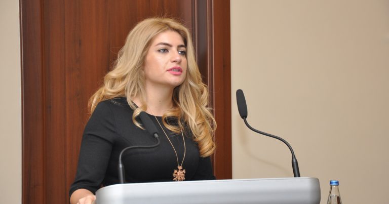 Heydər Əliyev adına liseydə nə baş verir?-Ramiz Mehdiyevin qohumu olan direktora ağır ittihamlar