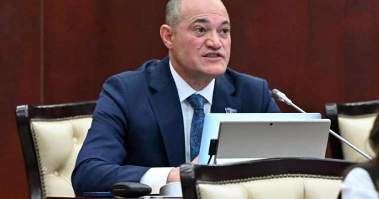 Razi Nurullayev: “Hamı “islahat” sözünü sevir, amma rüşvət azalmır, əksinə, xırda-xırda deyil, gündəlik, adi hala çevrilir”