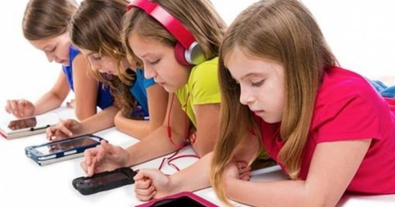 Böyük Britaniyada sosial şəbəkələrdən istifadə qadağan oluna bilər