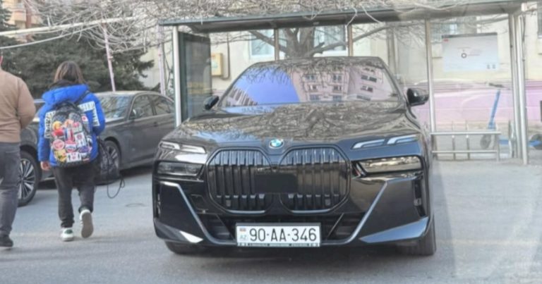 “BMW”ni avtobus dayanacağının içində park edən sürücü – 90-AA-346 — FOTO