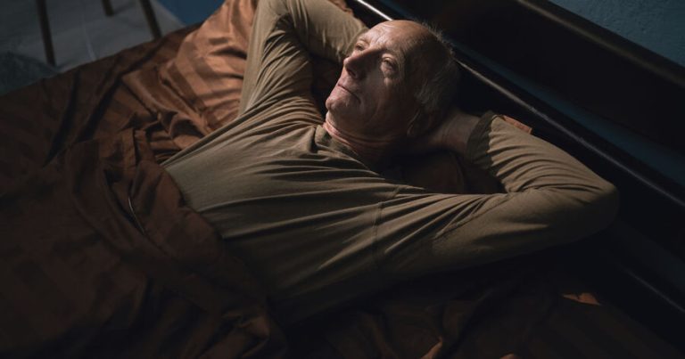 Həkim 60 yaşdan sonra yuxunun necə yaxşılaşdırıla biləcəyini açıqlayıb