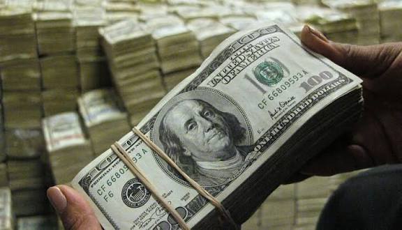 ABŞ dolları sürətlə ucuzlaşır