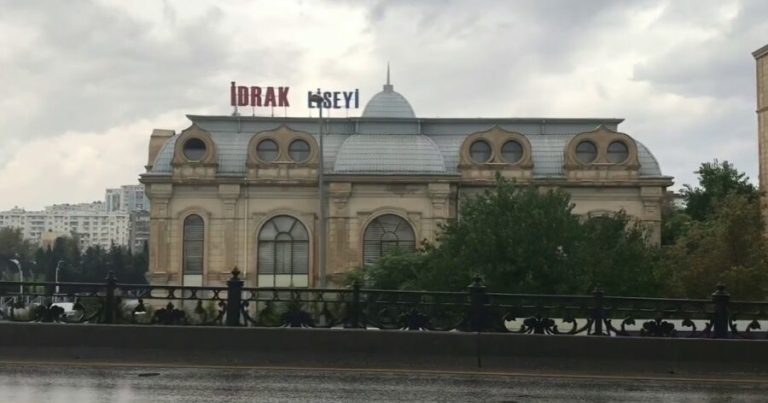 Müəllim və şagirdlər “İdrak”ı tərk edir? – Açıqlama