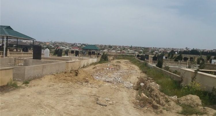 Bakıda qəbiristanlıqda qalmaqal – Nazirlik və polis işə qarışdı – VİDEO