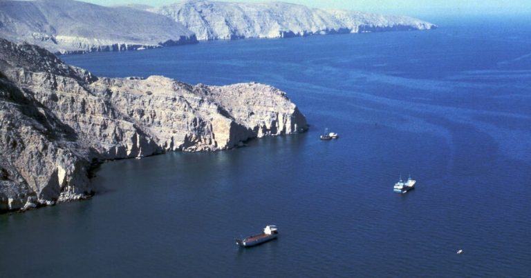 İran Hörmüz boğazını bağlayacaq