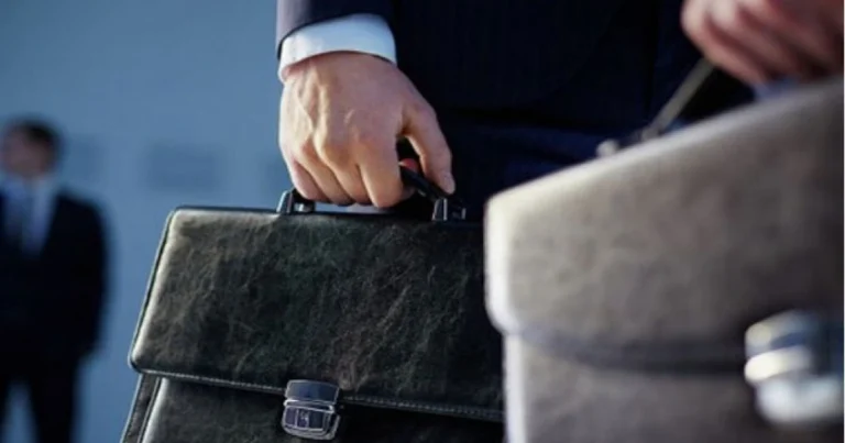 İcra hakimiyyətlərində bəzi şəxslər üç vəzifəni icra edəcəklər