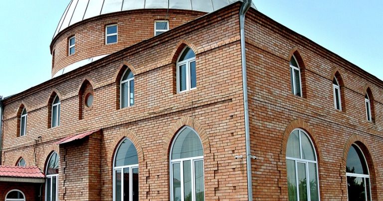 İmam Əli məscidində Xamneinin şəkiləri ilə xütbə -FOTO