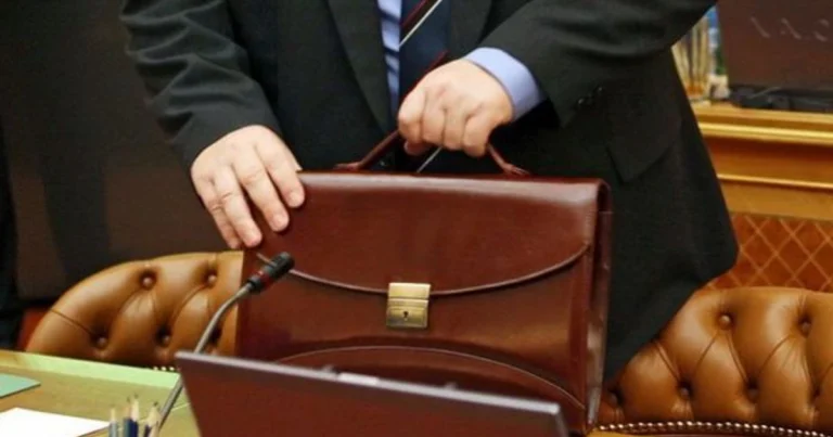 Azərbaycanda icra hakimiyyətinin 30-a yaxın əməkdaşı işdən çıxarıldı