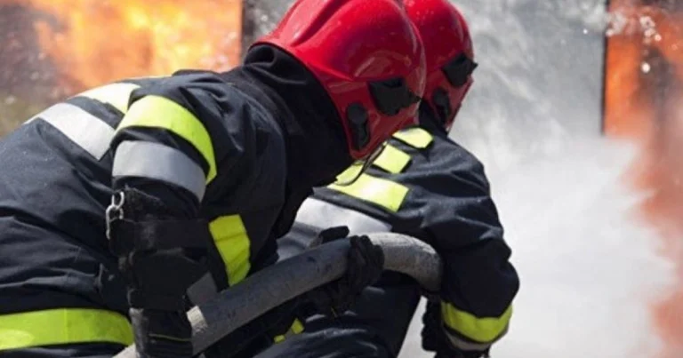 Bakıda yaşayış binasında yanğın: Sakinlər təxliyə ediliblər – VİDEO