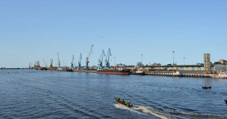 İranın Bəndər-Pol limanı bombalandı: Ölənlər var İranın Bəndər-Pol limanı bombalandı: Ölənlər var
