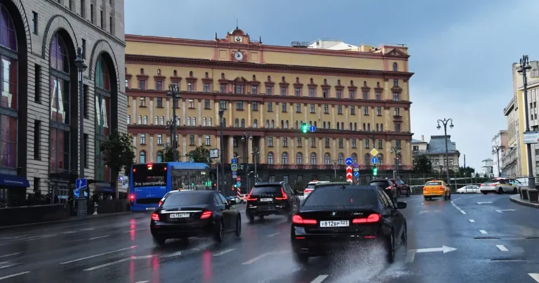 FSB İngiltərənin Moskva səfirliyində britaniyalı casus aşkarladı