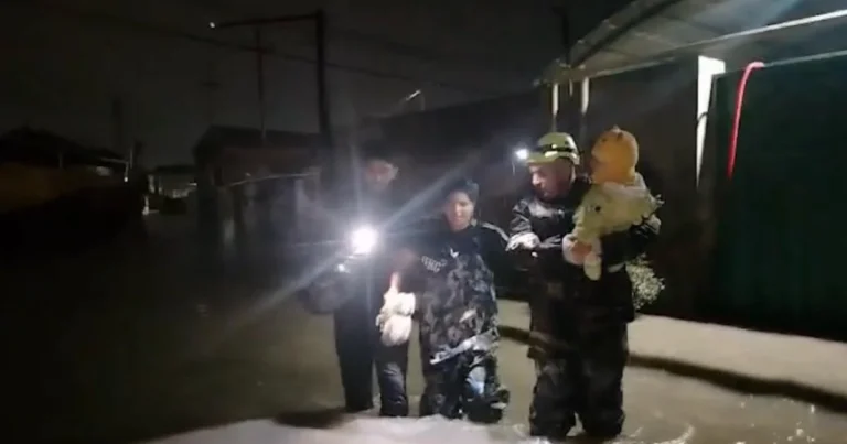 Bakı, Sumqayıt və Abşeronda su basmış ərazilərdən onlarla insan təxliyə edilib – FOTO – VİDEO