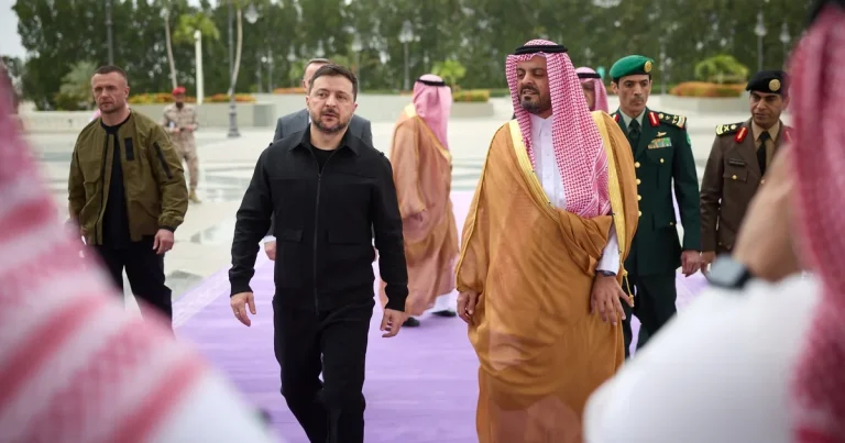 Zelenski Səudiyyə Ərəbistanına gedib – VİDEO