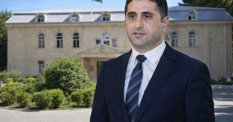 İcra başçısının bu hərəkəti görənləri təəccübləndirdi – VİDEO