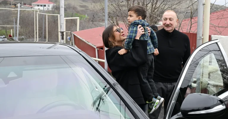 Prezidentlə Xanobanın balaca sakininin səmimi söhbəti: “Sənin maşınından istəyirəm” – VİDEO