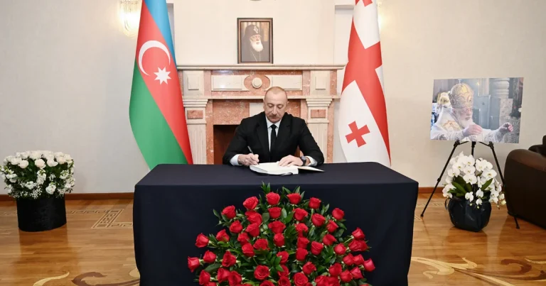 İlham Əliyev Gürcüstanın Azərbaycandakı səfirliyində olub, başsağlığı verib