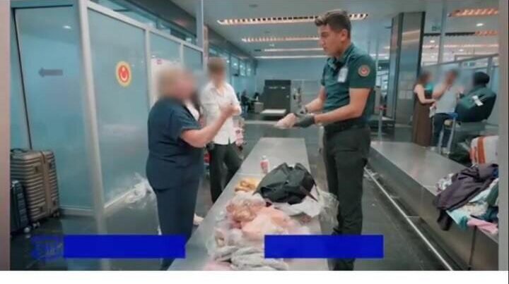 Türkiyə gömrükdə azərbaycanlı qadının çamadanından çıxanlar GÜNDƏM OLDU – VİDEO