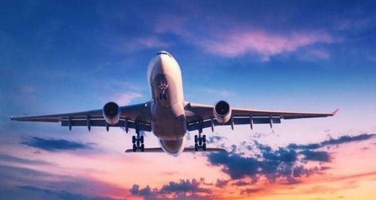 Bakıdan uçan təyyarə təcili eniş etdi: Küçədə silahlı adamlar…