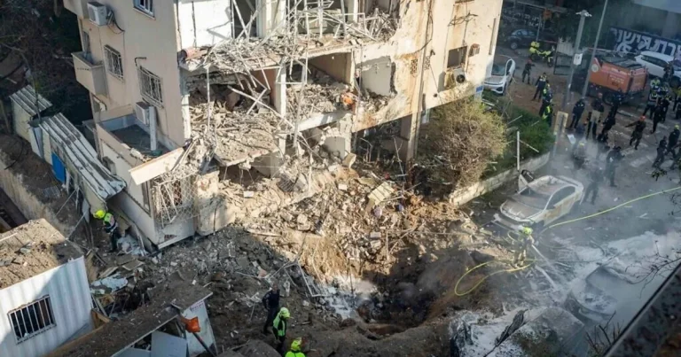 İran İsrailin silah və aerokosmik obyektlərinə zərbələr endirdi – VİDEO