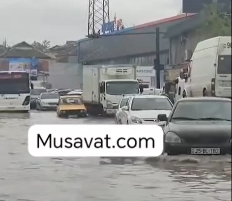 Leysan yağışları Masazırın mərkəzini keçilməz etdi – VİDEO