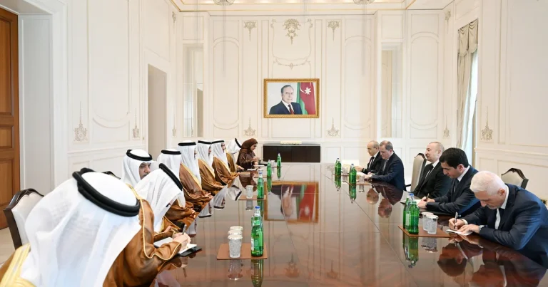 İlham Əliyev Birləşmiş Ərəb Əmirliklərinin nümayəndə heyətini qəbul edib – FOTO
