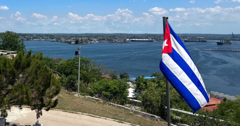 Fransalı siyasətçi ABŞ-a Kubaya qarşı blokadanı dayandırmağı tələb etməyə çağırıb