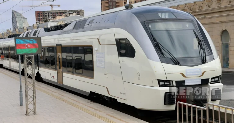 Bakıdan Kürdəmirə rəmzi qatar yola düşüb