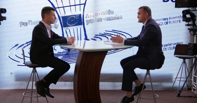 “Ukraynada vəziyyət gərgin olaraq qalır, sülh perspektivi görünmür”– Ukraynalı deputat AŞPA-da Əhməd Şahidovun suallarını cavablandırıb