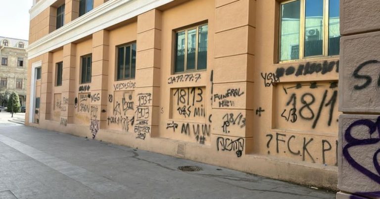 Nizami Kino Mərkəzinin divarına qraffiti çəkən şəxslərin kimliyi məlum oldu
