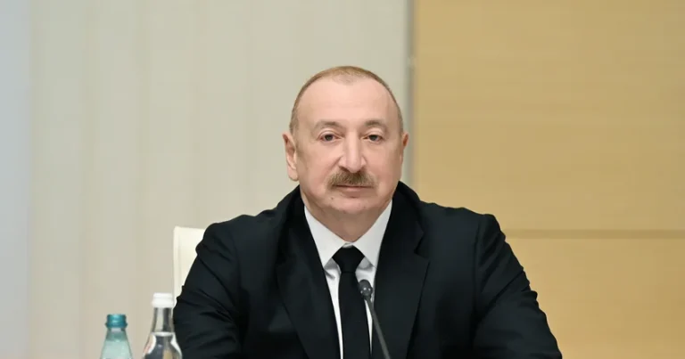 İlham Əliyev: “Əminəm ki, səfərim iki qardaş ölkə arasındakı əlaqələrə yeni təkan verəcək” İlham Əliyev: “Əminəm ki, səfərim iki qardaş ölkə arasındakı əlaqələrə yeni təkan verəcək”